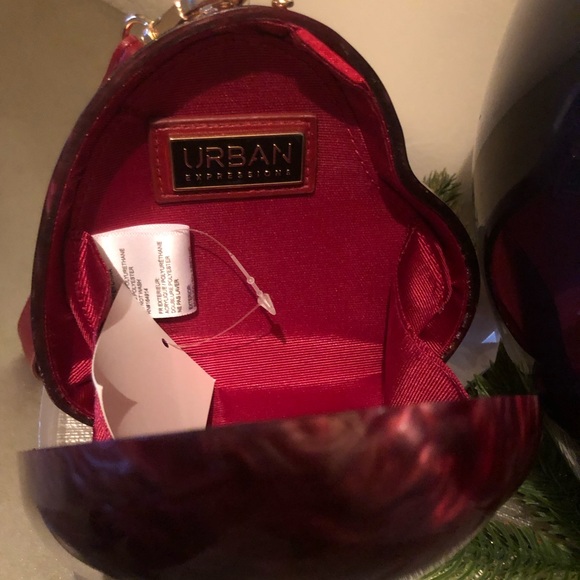 Urban Expressions red heart lacquer wristlet. - Picture 3 of 4